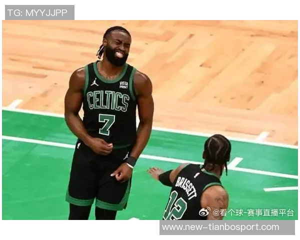 杰伦布朗昨日狂砍40分今日客场对阵鹈鹕出战存疑引发关注